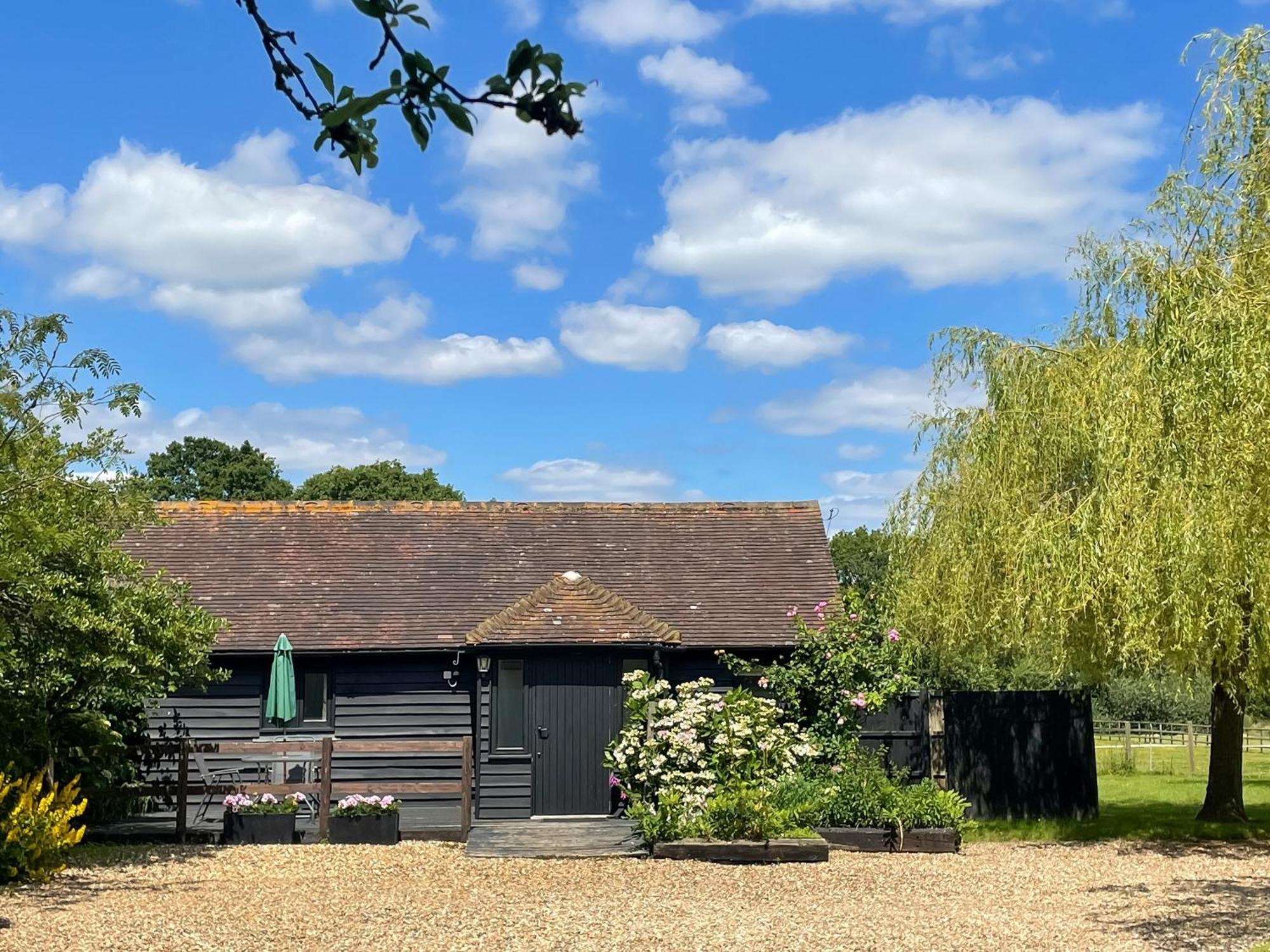 Maplehurst Barn Stables Staplehurst Экстерьер фото