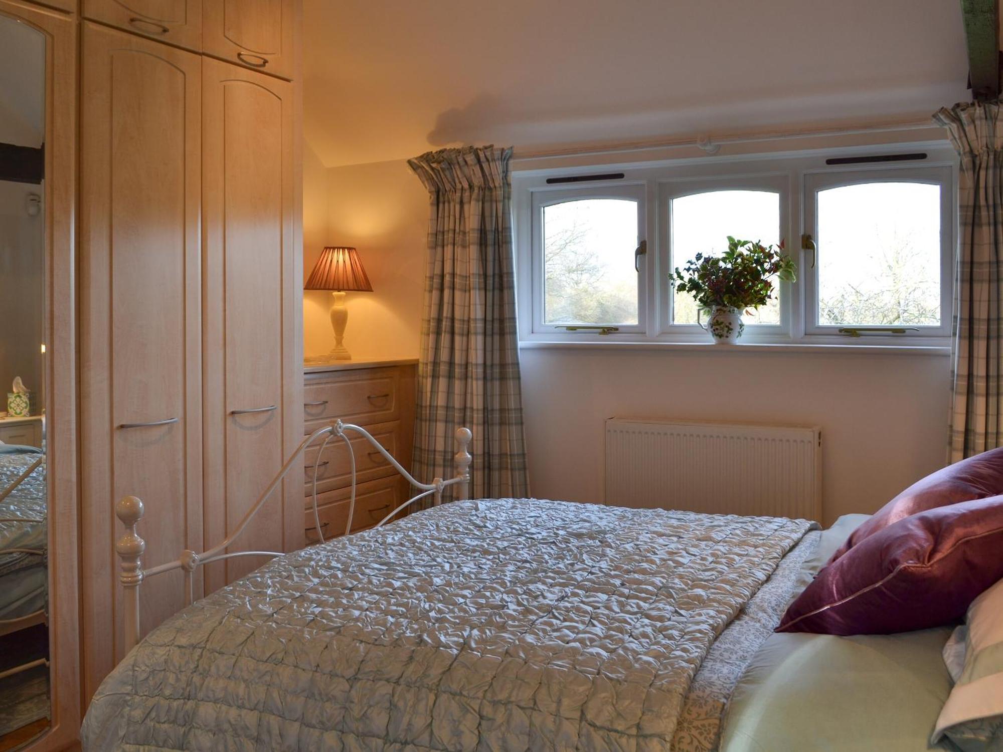 Maplehurst Barn Stables Staplehurst Экстерьер фото
